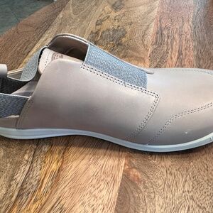 KEEN Women's Lorelai 2 Slip-on Leather Sneaker Size 10.5